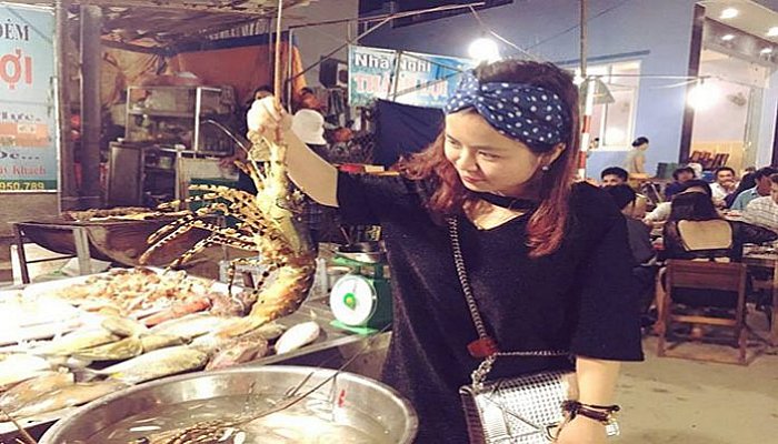 Night market in Ly Son island