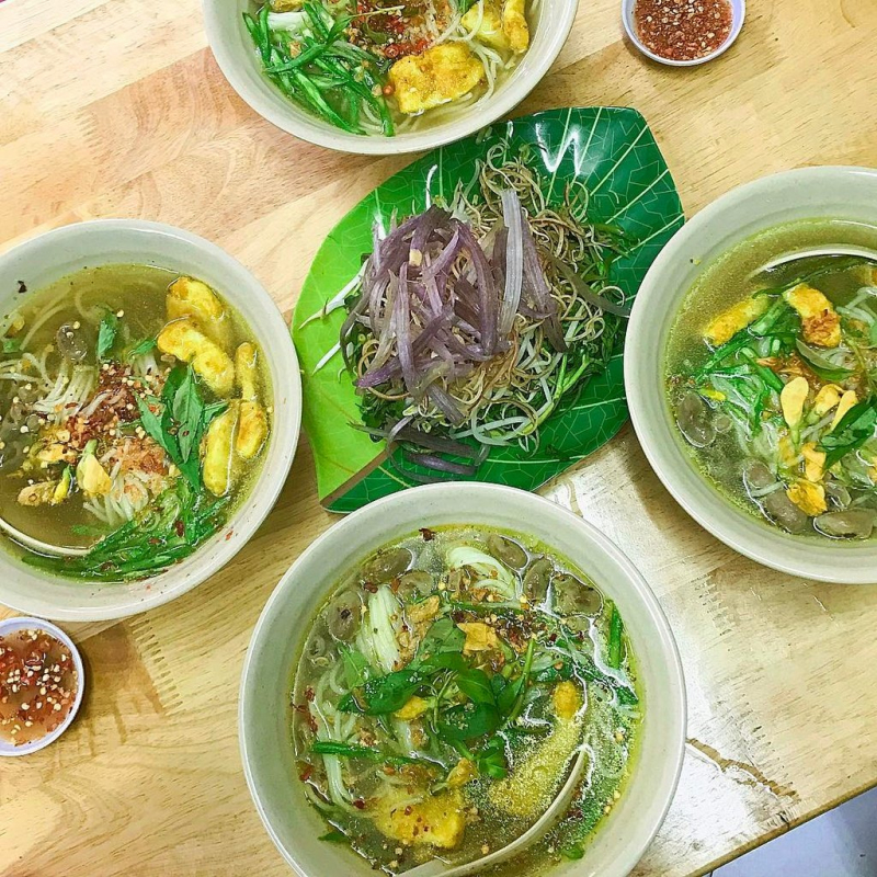 The most diverse street food in the world - Saigon