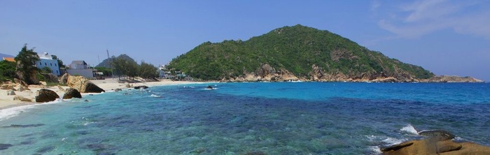 Nam Du Island beach