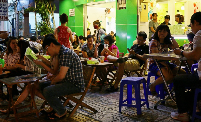 Vietnamese eating