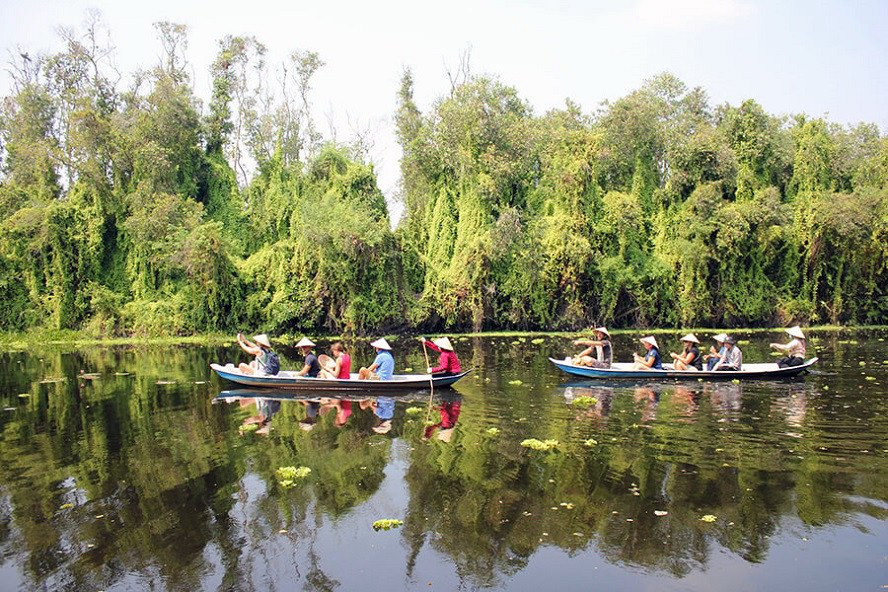 Visit Tan Lap floating village in the Mekong delta