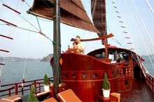 halong bay tour make vietnam holidays memorable