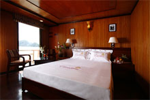 halong bay cruise creates unique experience