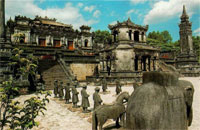 hue tours